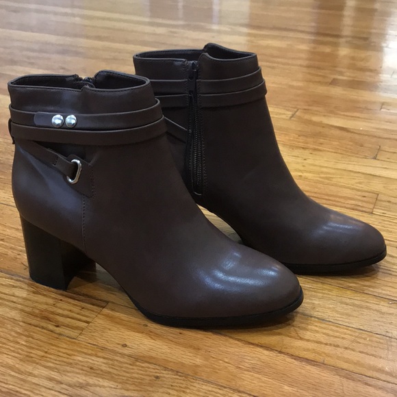 NWT Forever 21 Brown Ankle Boots - Picture 1 of 4